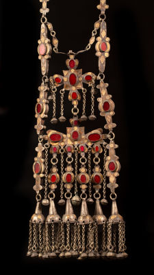 A large and impressive silver ornament ( Saclyk) - Turkestan -1900. Comprised of two rows of 