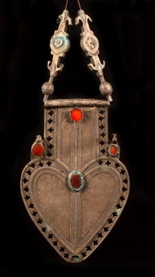 A large and impressive cordiform silver Asyk Pendant, Turkestan, Teke Tribe - 1880-1900. Worn 