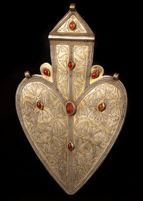 A large and impressive cordiform gilt silver Asyk Pendant, Turkestan, Teke Tribe - 1880-1900. Wor 