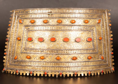 A large and impressive gilded silver pectoral ornament -Turkestan - 1880-1920. The large 