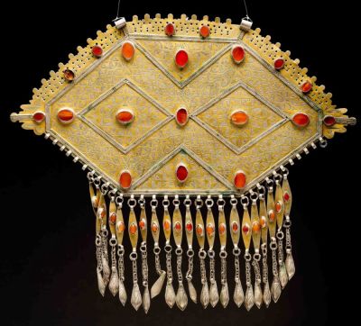 A signed giant gilt silver chest ornament - Turkestan, Teke Tribe - 1880-1900. The giant 