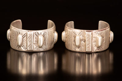 A pair of silver cuff bracelets - Fayyum, Egypt. A pair of cast silver bracelets / armlets 