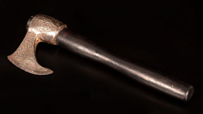 rare Indo Persian hunting motif battle-axe - 18th-19th century. The blade of the axe is 