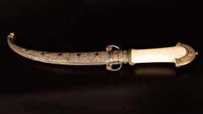 Rare Islamic signed gilt silver Jambiya - 19th century. the hilt of the dagger is crafted from 