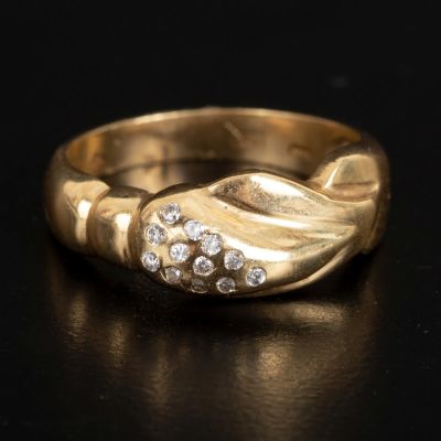A 14 karat yellow gold ring set with cubic zirconia stones. 
Size: 7 
Total weight: 3.9 grams 