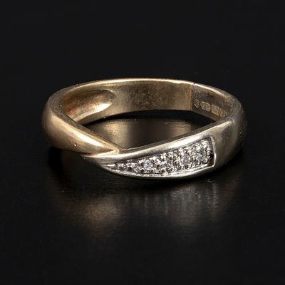 Vintage 9K Gold and Diamond Ring. containing four round single cut diamonds weighing 