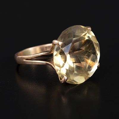 Antique 14K Yellow Gold and Citrine Ring. containing one round modified brilliant cut citrine 
