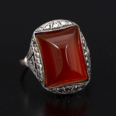 Antique 9K Gold and Carnelian Ring. containing one rectangular cabochon cut carnelian agate 