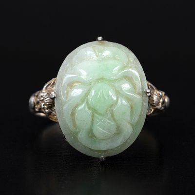 Vintage Chinese Silver and Jaddeite Jade Ring. an adjustable size ring containing one carved 