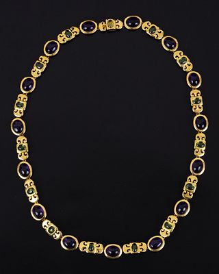 Pendant of 14K yellow gold featuring amethyst and peridot. A magnificent necklace made of 14 
