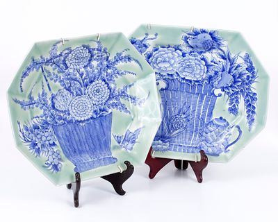 A pair of old hand-decorated chargers, China Qing Dynasty (1644-1911). Oversized chargers in 