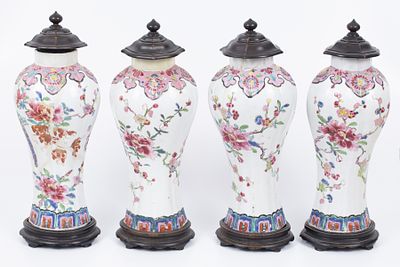 Four antique hand painted vases, China, qing dynasty 18th century. Decorated with the famile 