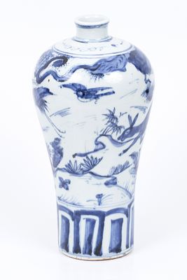 Blue and white porcelain vase, Qing Dynasty (1644-1911). A blue-white porcelain vase decorated 
