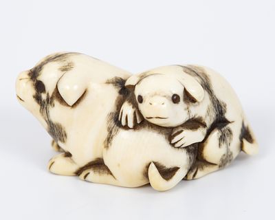 Japanese Natsuki from the first half of the 19th century. A figure of two dogs made of carved 