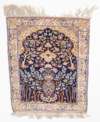 Quality Isfahan carpet, 20th century Iran. Quality weaving, a million knots per meter. Designed 