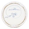 Menashe Kadishman (1932-2015) - A pair of doves in gold. A painting in a round format depicting Image - 1