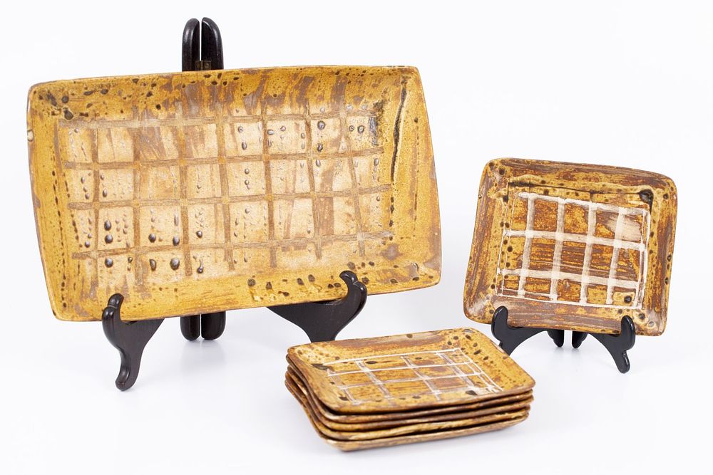 Israeli ceramics, six plates and a central tray designed by Nehemia Azaz. A rectangular 