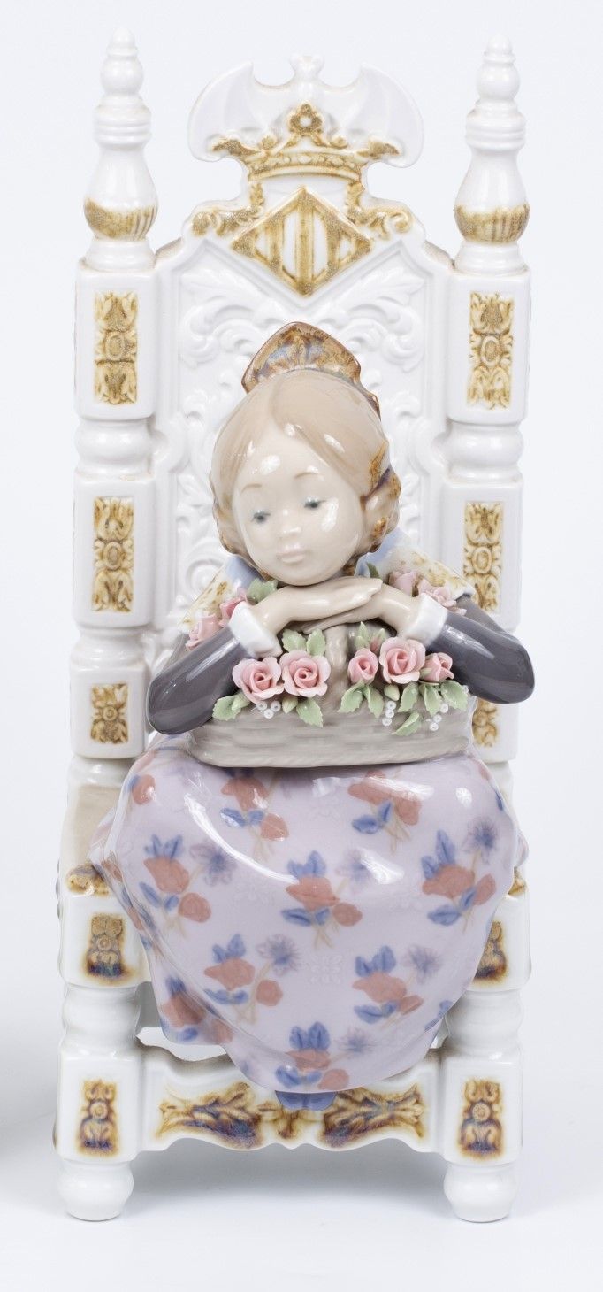 Laadro Spanish porcelain, girl with flowers. An impressive porcelain figure depicting a girl on 