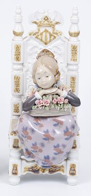 Laadro Spanish porcelain, girl with flowers. An impressive porcelain figure depicting a girl on 