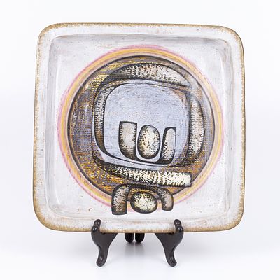 French art in ceramics, signed Laint Paul. A large and massive ceramic bowl hand-painted in the 