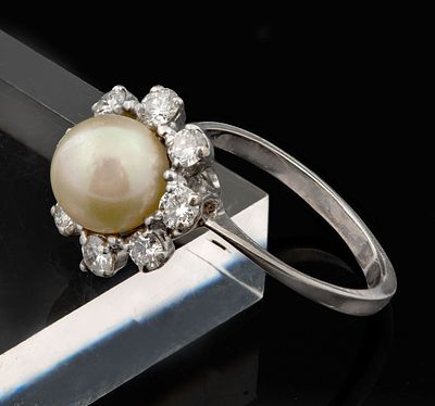 A Fine Vintage 14K White Gold Pearl and Diamond Ring. Centered with a pearl surrounded by 