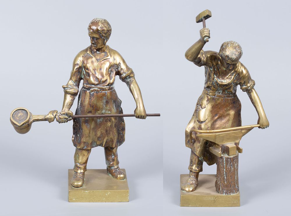 A Pair of Gilt Bronze Blacksmith Figurines. Heights: 30 cm / 20 cm. 
Condition: For a full 