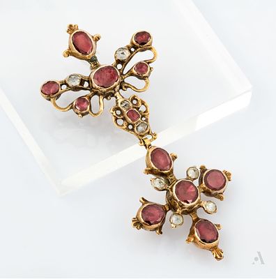A Fine 14K Gold Garnet and Rock Crystal Cross Pendant, Spain, 18th Century. The upper part an 