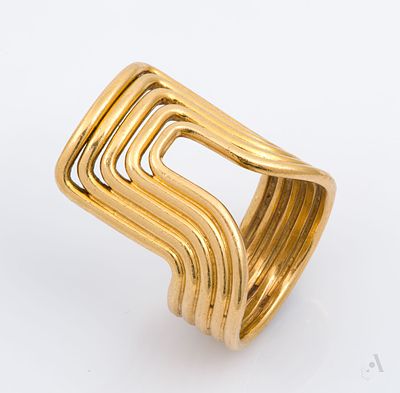 An Art Deco Style 18K Yellow Gold Designer Ring. Gold acid tested. 
Total weight: 10.93 gr; Ring 