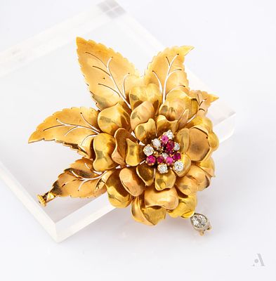 A Vintage 18K Two Tone Gold Diamond and ruby Gemstone Pendant Brooch. Designed as a flower and 