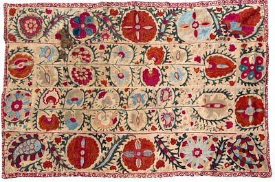 A Suzani, 19th Century. Condition: For a condition report, please contact office@alma.auction. 