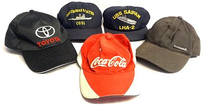 לוט 5 כובעי מצחיה . מהם 2 של הצי ה 6 ארה"ב , ו - 3 פרסומות מסחריות , טויוטה , קוקה רולה וריבוק 