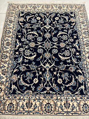 שטיח פרסי מסוג נאיין , עבודת יד . מידה 146X111 ס"מ . עמלת קונה על פריטי שטיחים בלבד - 15% + 