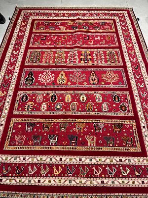 שטיח סומק , כנראה פרסי בעבודת יד , מיוחד . מידות 236X173 ס"מ .עמלת קונה על 