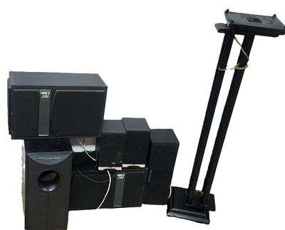 מערכת רמקולים מקצועית של Wharfedale - כוללת : סאב וופר , סנטר , שני רמקולים קדמיים כולל מעמדים 