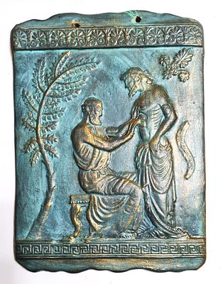 פלאק קרמיקה לתליה , דמויות מהמיתולגיה היוונית . מידות 22X16 ס"מ .