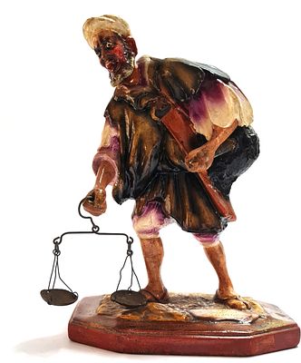 פיגורה " מוכר המים " עשוי גבס על בסיס עץ , תוצרת מרוקו חתום ומתוארך 1953 