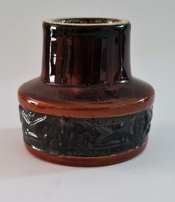 קרמיקה ישראלית - כלי קטן תוצרת כפר מנחם , לא חתום . קוטר - 7.5 ס"מ , 