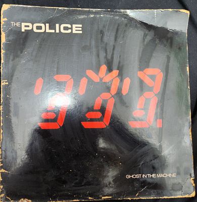 תקליט של להקת POLIC באלבום המצוין GHOST UN THE MACHINE ראשית הגל החדש, 1981