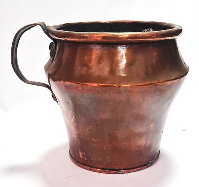 קנקן נחושת גדול . קוטר - 20 ס"מ , 
גובה - 18 ס"מ . ( אפח )