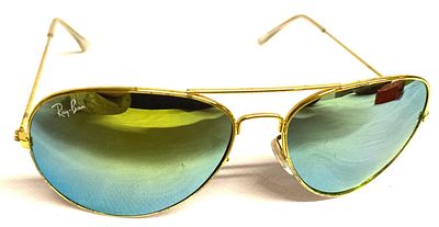 משקפי שמש תוצרת ריי באן RAY BAN .