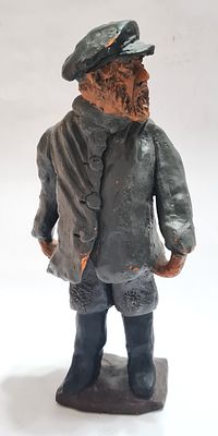 BERNARDI - פסלון ישם דמות גבר יהודי עשוי טרקוטה , חתום . גובה - 26 ס"מ . שבר קטן 