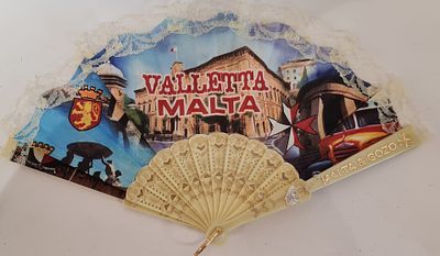 מניפה " מלטה " ידיות חומר יצוק . אורך - 40 ס"מ .