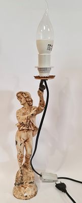 מנורת שולחן ללא אהיל גוף פסלון ישן המחזיק במנורה . מצב עובד ! . גובה הפסלון - 35 ס"מ , 