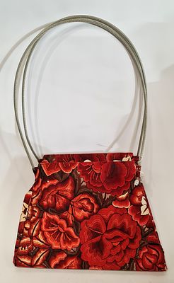 תיק יד וינטאג מבד עם פרחים באדום בוהק . תוצרת Pineda Covalin מקסיקו . 