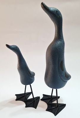 זוג אווזים שחורים . הגדול גובה - 28 ס"מ .