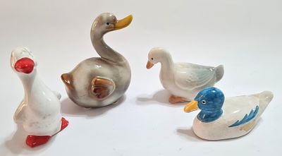 לוט 4 ברווזים מקרמיקה . גובה - 10 ס"מ .