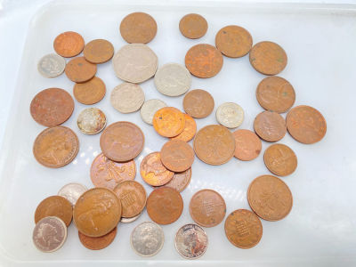 אוסף מטבעות אנגליות ישנות רובן מנחושת משקל כ 220 גרם