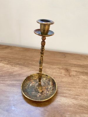 פמוט פליז לשבת קודש ישן מאוד גובה 33 ס"מ קוטר הצלוחית 12 ס"מ
