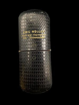 משקפי ראייה ישנות תוצרת EMIL MULLER גרמניה ברלין ציפוי זהב שנות ה - 30 עיצוב סופר מיוחד מגיע 