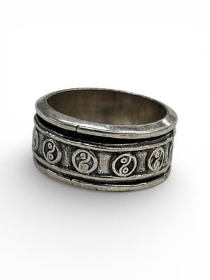 טבעת כסף סטרלינג 925 וינטג' חתומה . משקל 9.8 גרם 
מידה 56